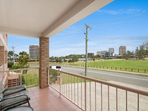 Tumut Unit 1 - Great unit in a central location to beaches, clubs and shopping